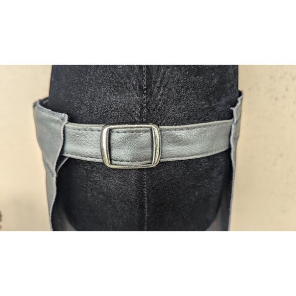 💜Leather Utility Kilt with Red Flame Appliqué - Picture 4 of 10